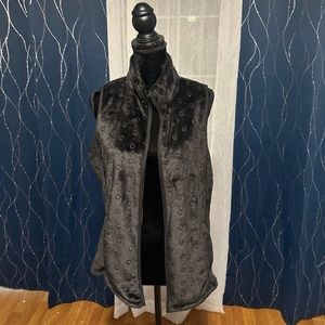 Sz Large Kim Roger’s black vest BNWT